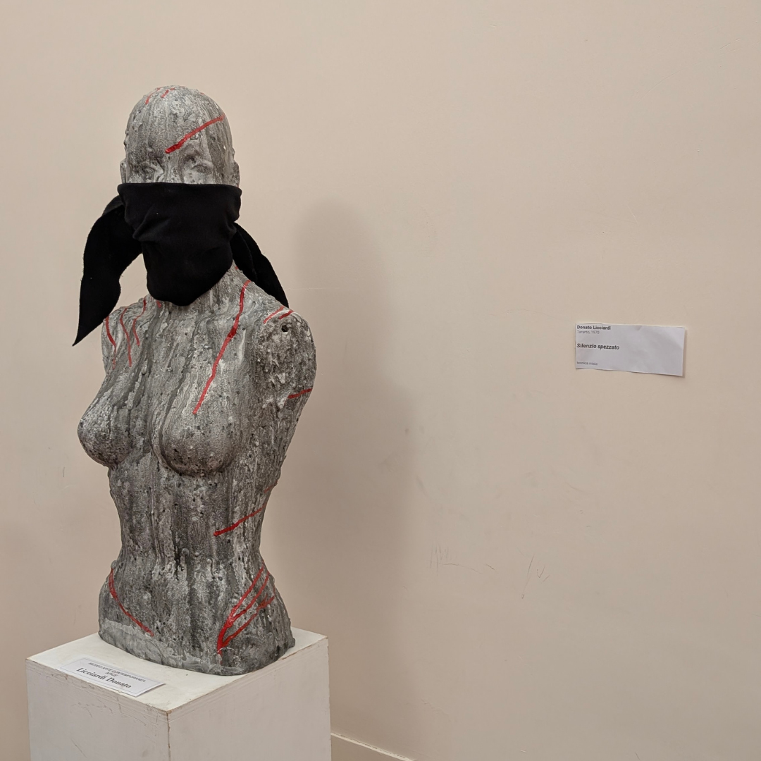 Statua esposta al festival